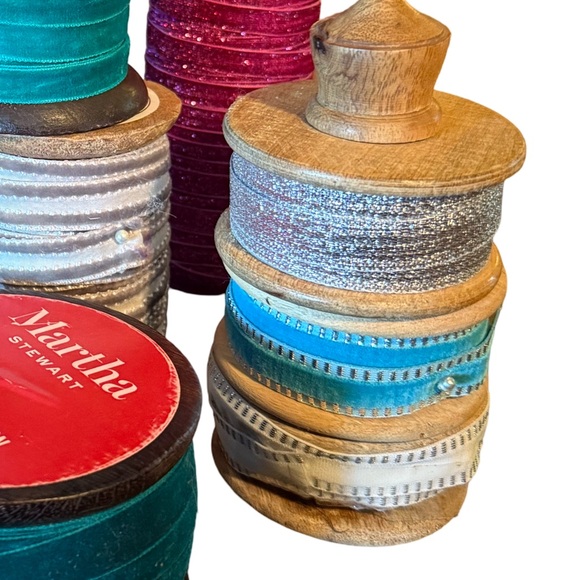 Martha Stewart + Other Brands Pre-Loved Wood Spools Velvet & Glitter Ribbons - Picture 8 of 10